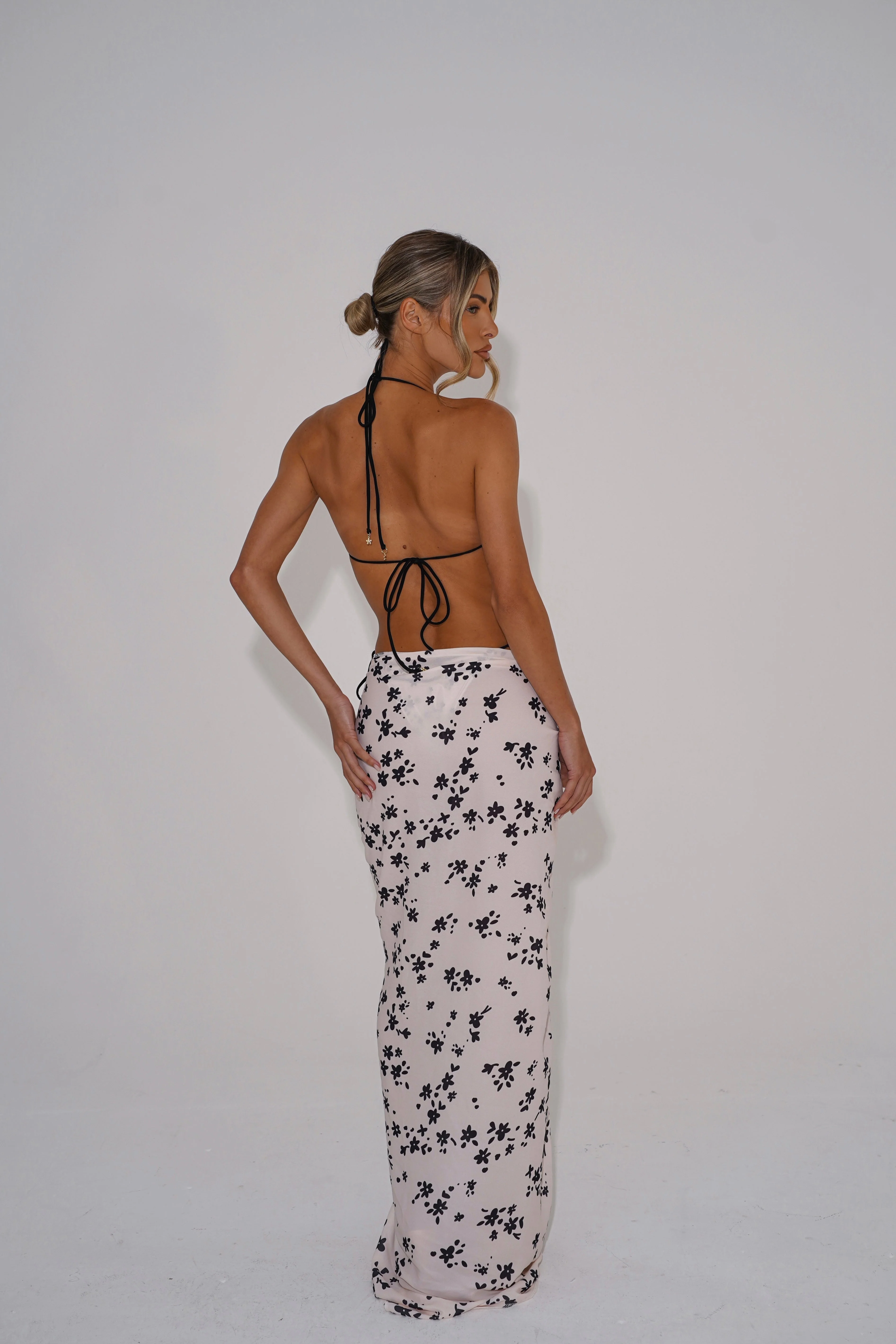 The tie up sarong - black & white floral - Image 4